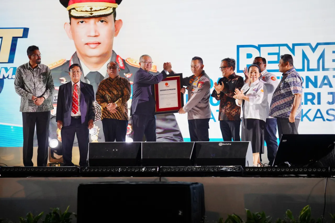 Kapolri Terima Penghargaan dari Organisasi Buruh Dunia atas Dedikasi Lindungi Hak Buruh