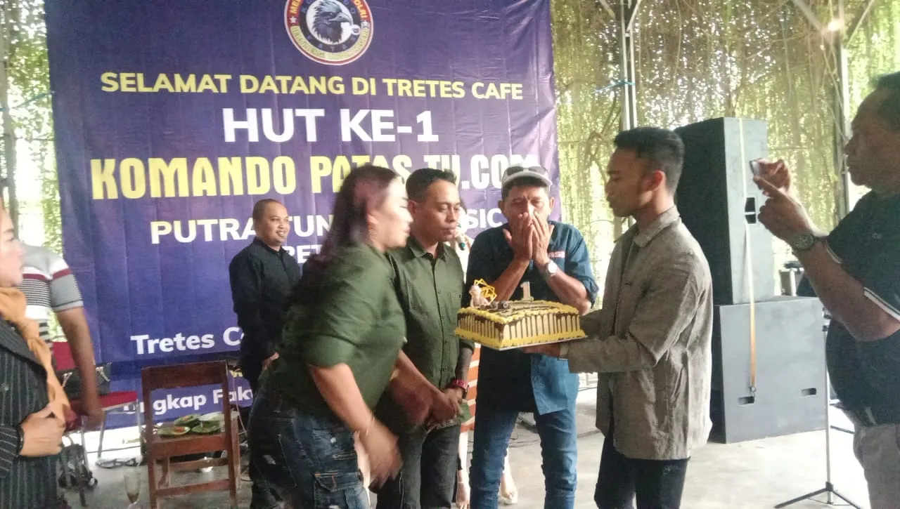 Selamat Hari ulang Tahun Yang Pertama Komando Patas TV Di kafe Tretes Mantup Lamongan Sangat Mriyah