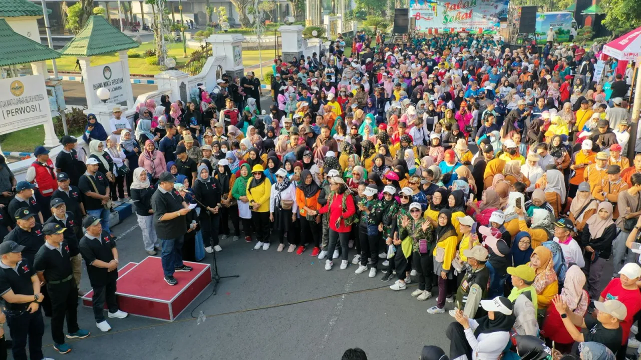 Ribuan Warga Jombang Ikuti Jalan Sehat Peringatan Hari Koperasi ke-78
