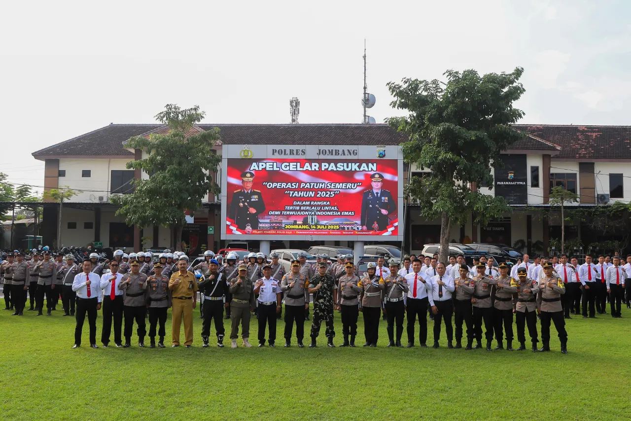 Kapolres Jombang Pimpin Apel Gelar Pasukan Operasi Patuh Semeru 2025