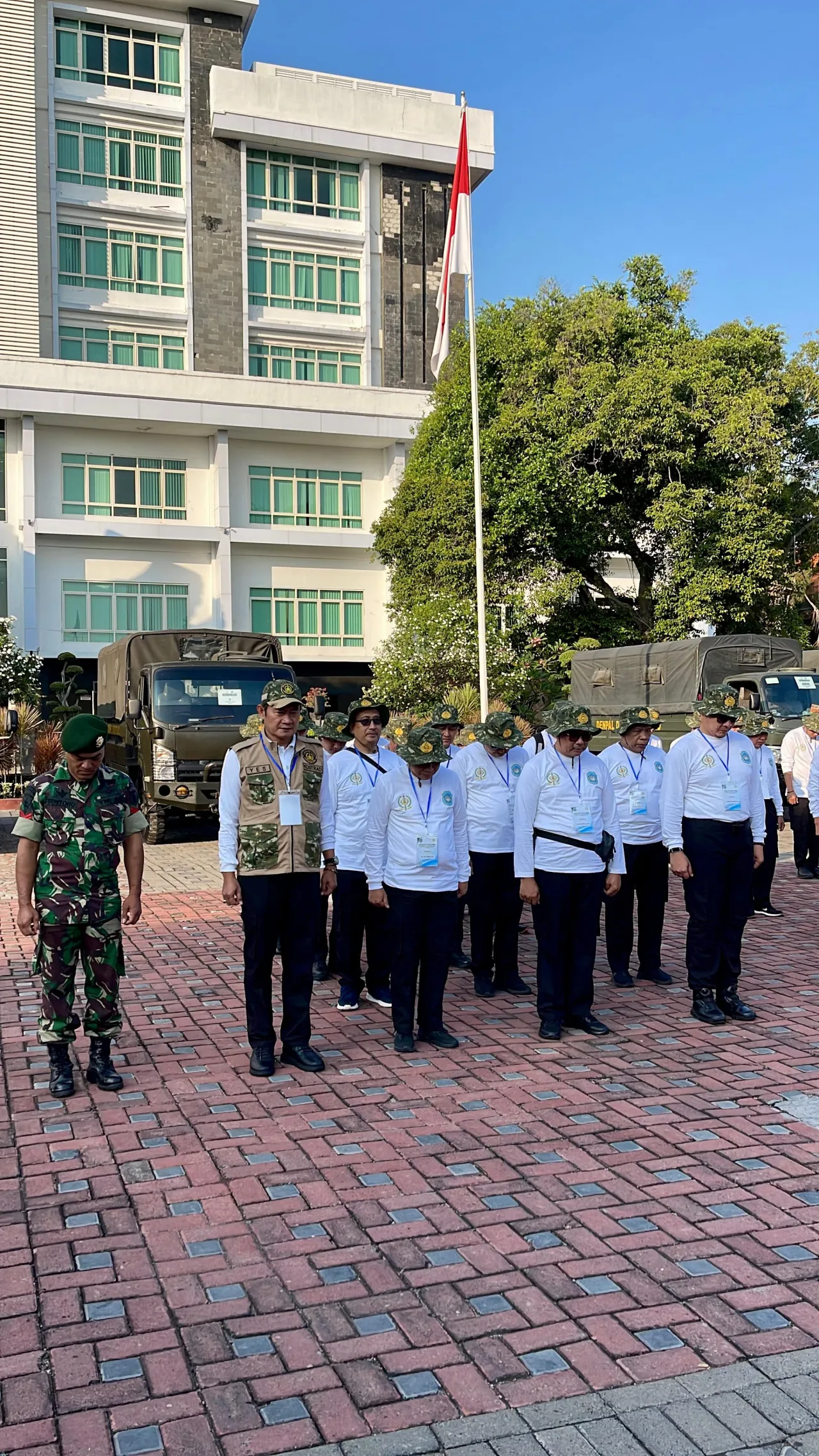 Bupati Memberangkatkan Camat Dan OPD Ikuti Retreat Ke Madivif 2 Kostrad Kompleks