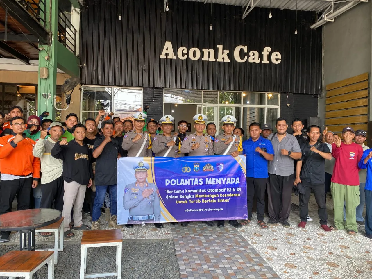 Polantas Lamongan Menyapa Komunitas Roda Dua dan Empat di Aconk Cafe