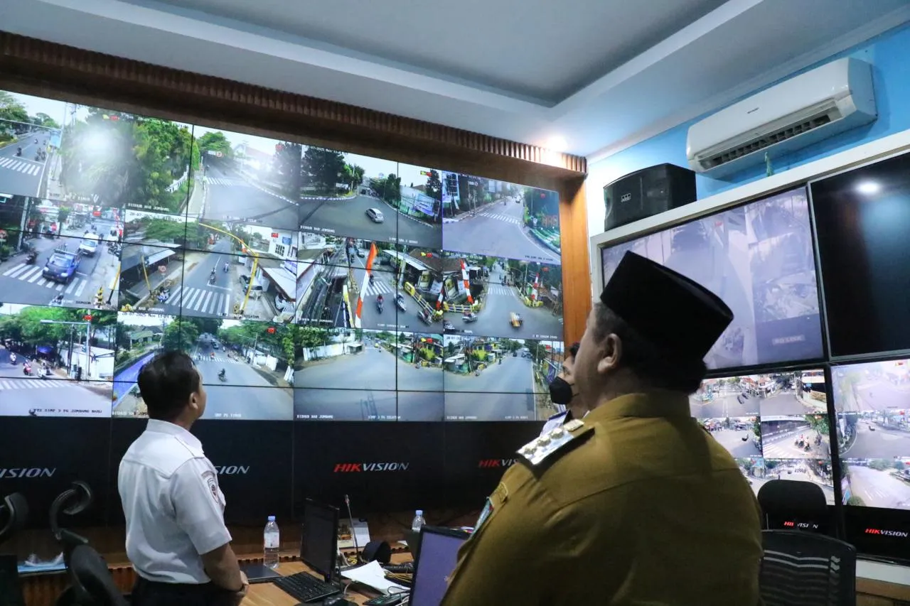 Sidak ke Dishub, Bupati Warsubi Soroti Lambatnya Penanganan PJU: “Jangan Sampai Warga Jombang Berjalan Dalam Gelap”