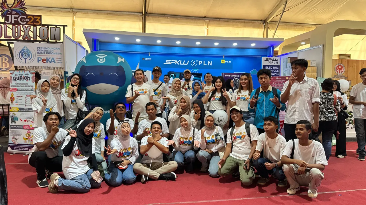 PLN Icon Plus Hadirkan ICONNET dan Promo Spesial di Jember Fashion Carnaval 2025