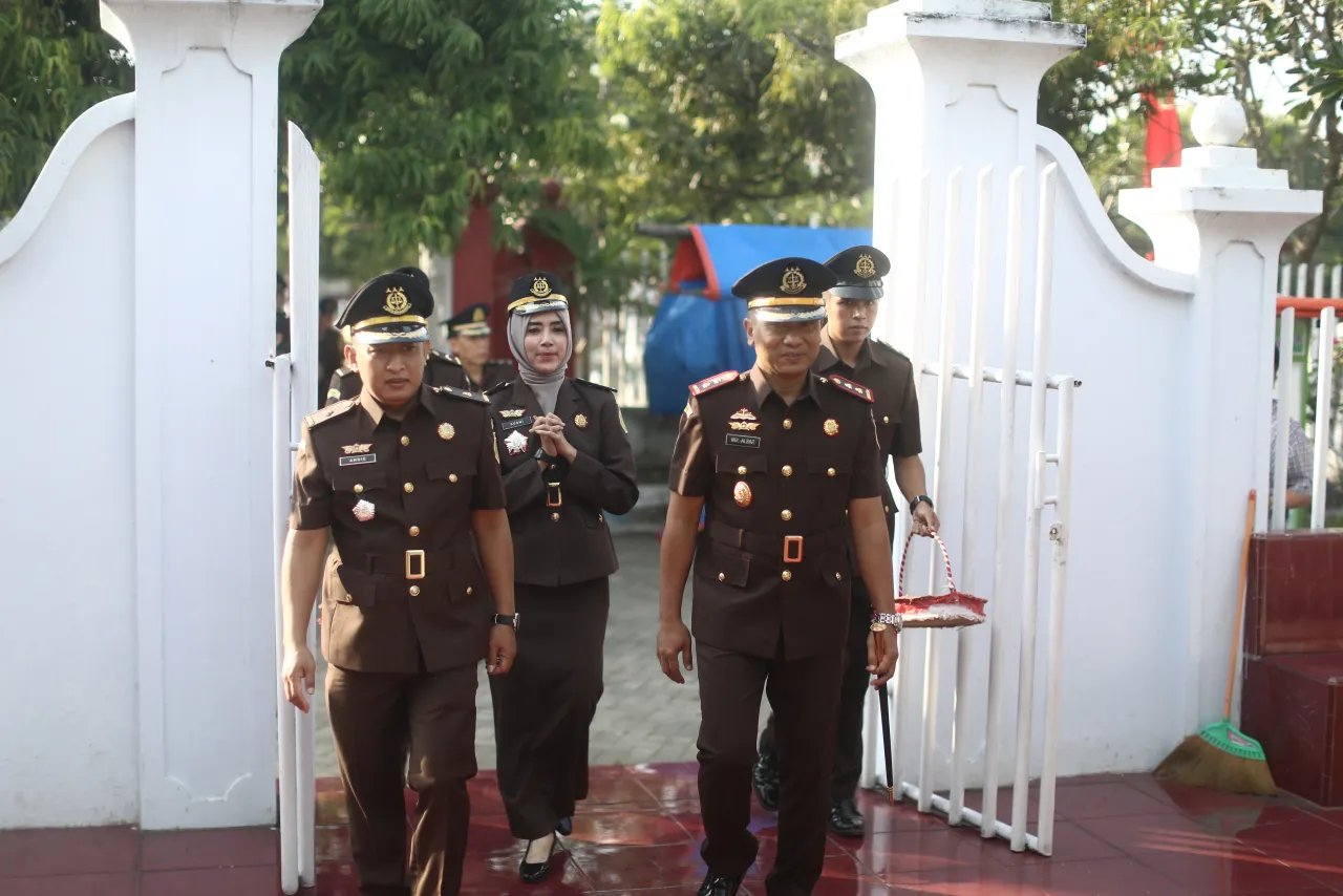 Kejaksaan Negeri Jombang Gelar Ziarah TMP Peringati Hari Lahir Kejaksaan RI ke-80