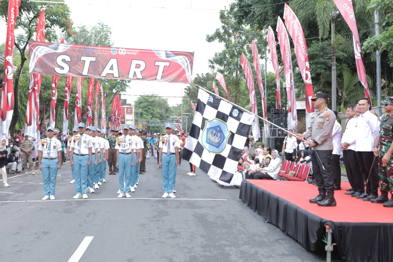Kapolres Lamongan Hadiri Lomba Gerak Jalan Tingkat SMP/MTs dan SMA/MA/SMK Peringati HUT ke-80 RI