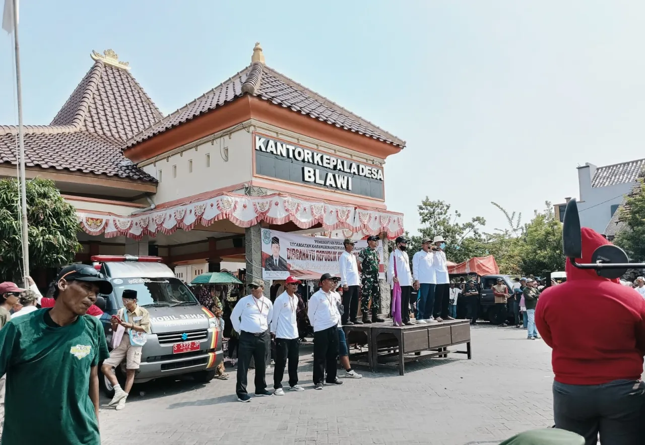 Sambut Karnaval HUT RI Ke-80, Ribuan Warga Penuhi Jalan Desa Blawi