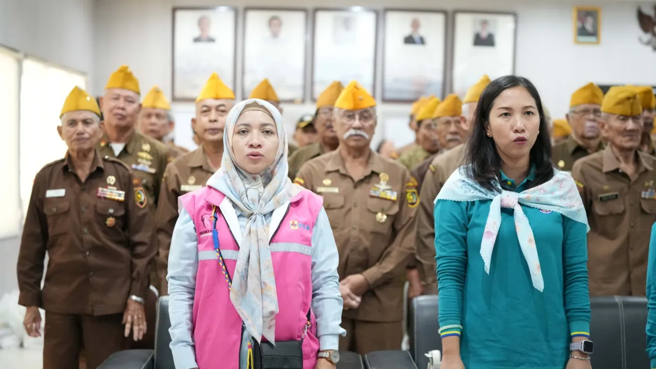 Momen HPN, PT PLN UIP JBTB Gelar Apresiasi Kebangsaan, Berbagi Kebahagiaan Bersama Keluarga Veteran dengan YBM PT PLN