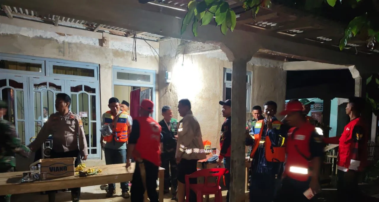 Banjir Bandang dan Longsor Terjang Lampung Barat, Polisi Evakuasi Warga Hingga Tengah Malam