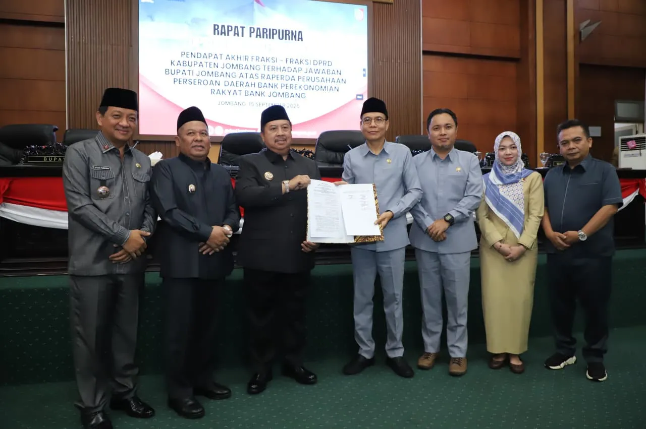Rapat Paripurna DPRD Jombang Setujui Raperda BPR Jombang