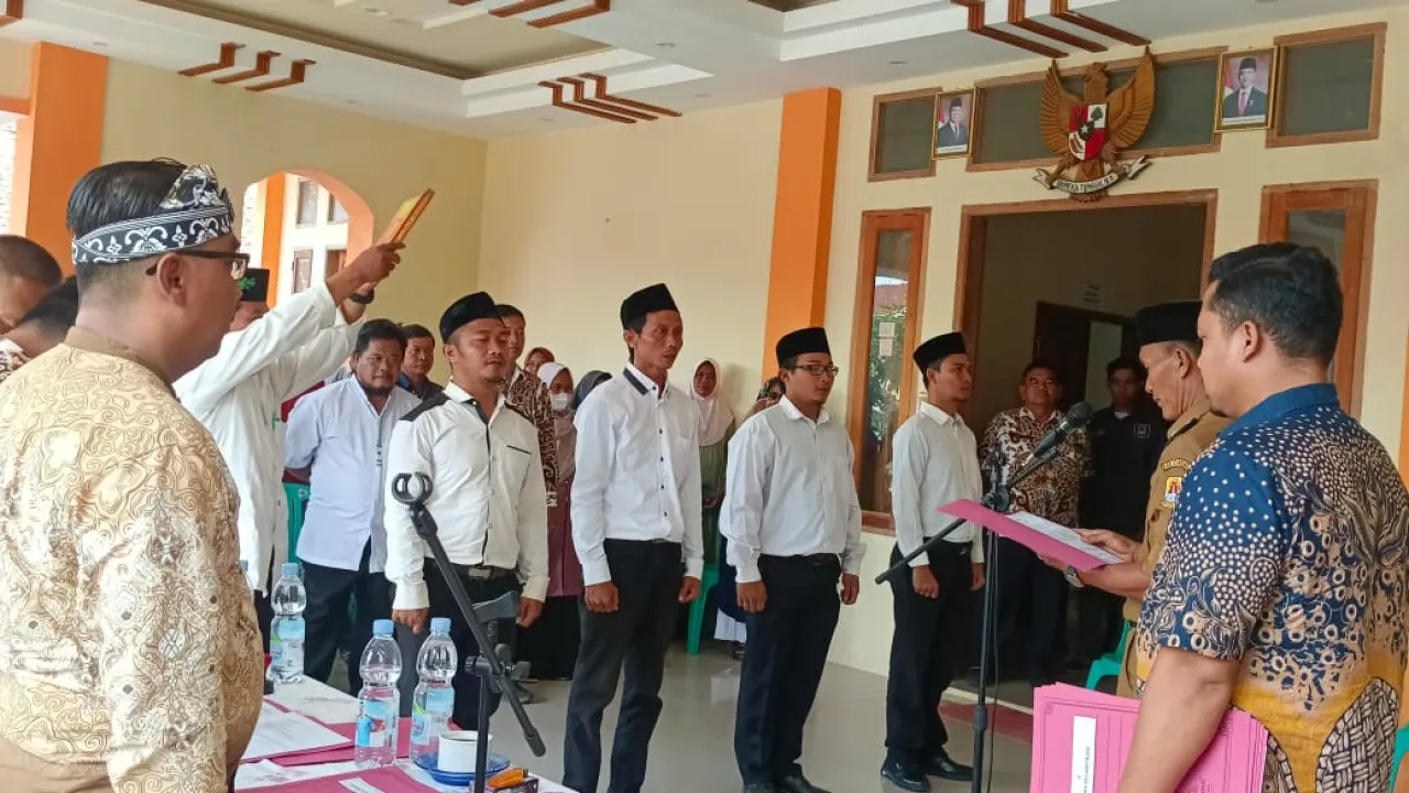 Pelantikan Dan Pengambilan Sumpah Jabatan Perangkat Desa Gunungsari Tahin 2025