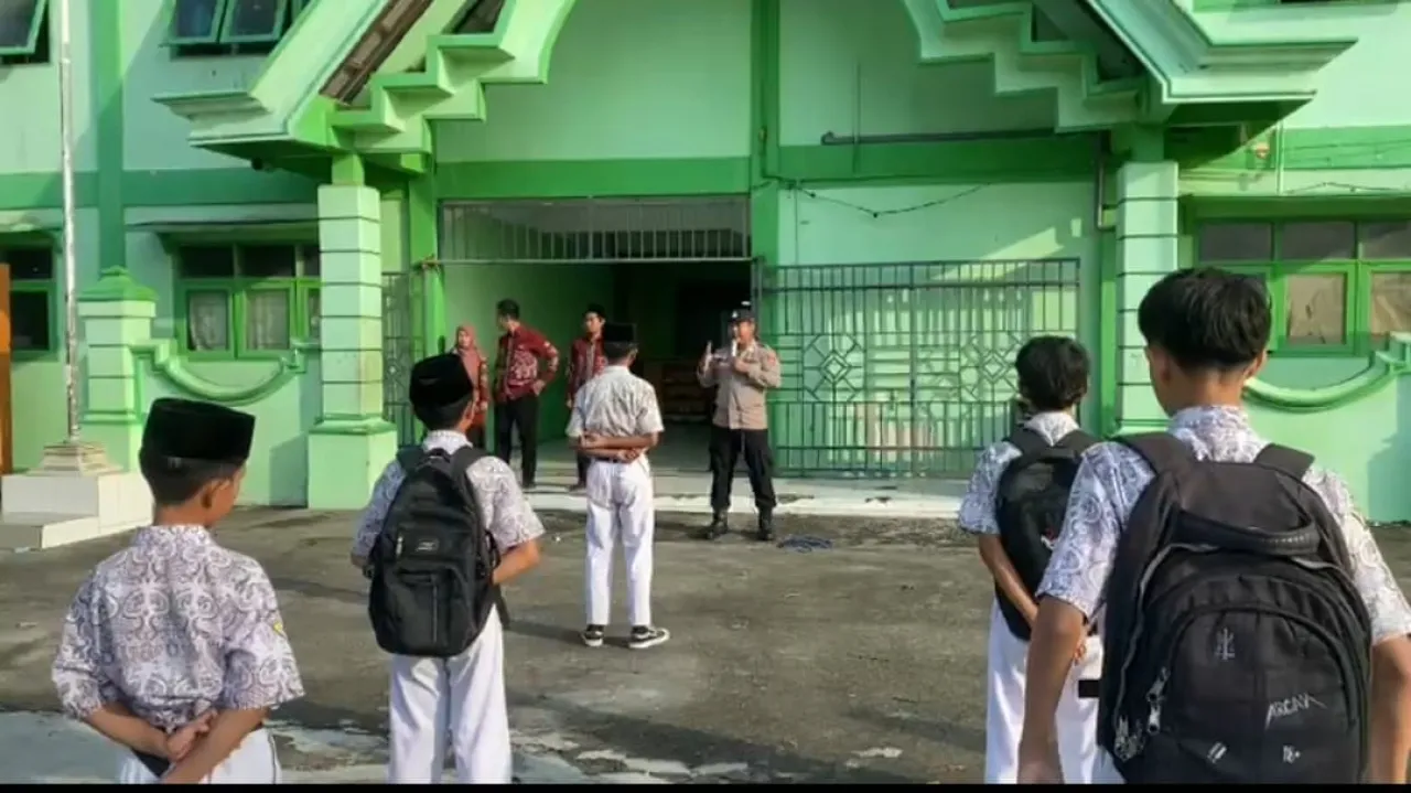 Kanit Binmas Polsek Kalitengah Gelar Sosialisasi Bijak Bermedia Sosial dan Cegah Aksi Demonstrasi