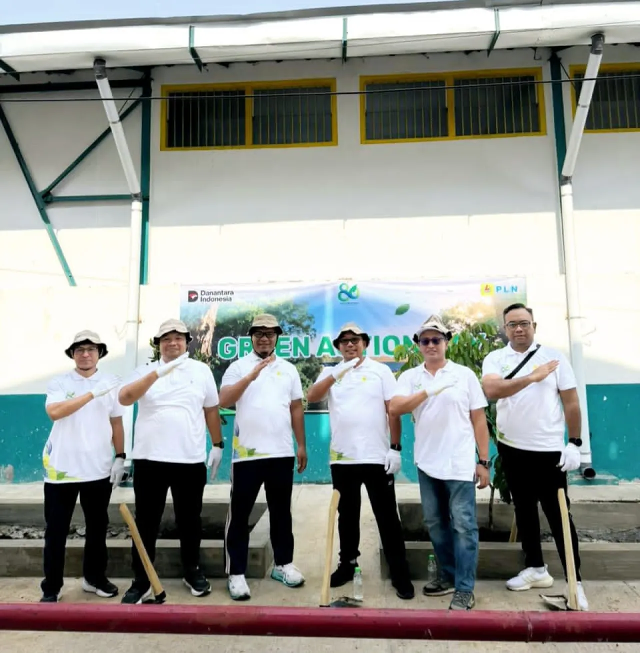 PLN UIP JBTB Rayakan Puncak Hari Listrik Nasional ke-80 dengan Semangat Hijau dan Kepedulian Sosial
