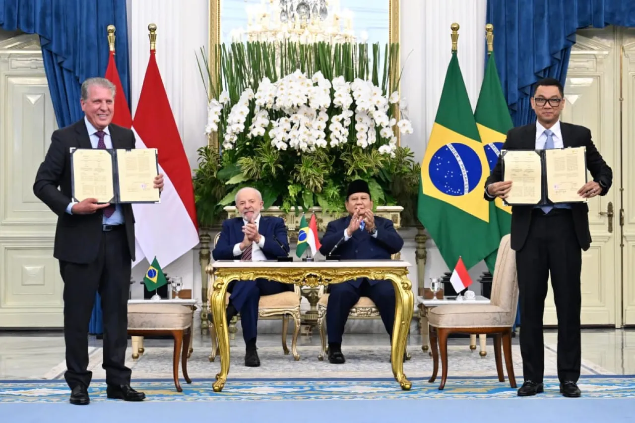 Semangat Hari Pahlawan, PLN dan J&F S.A Brasil Teken MoU di Hadapan Dua Presiden untuk Kembangkan PLTA di Indonesia