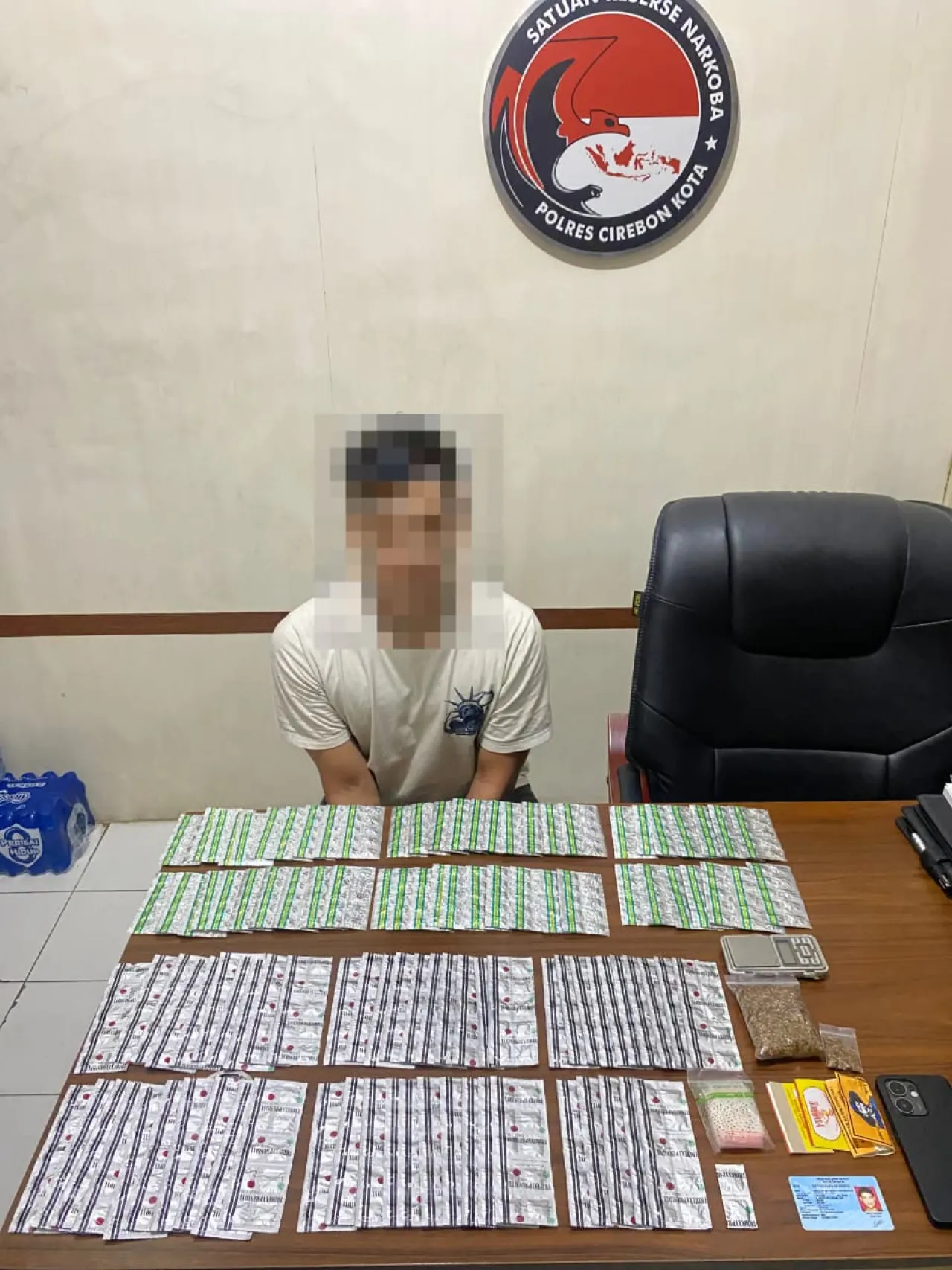 Sat Narkoba Ciko Bekuk Pemuda Pengedar Tembakau Sintetis dan Obat Tanpa Izin di Kosan Pekiringan