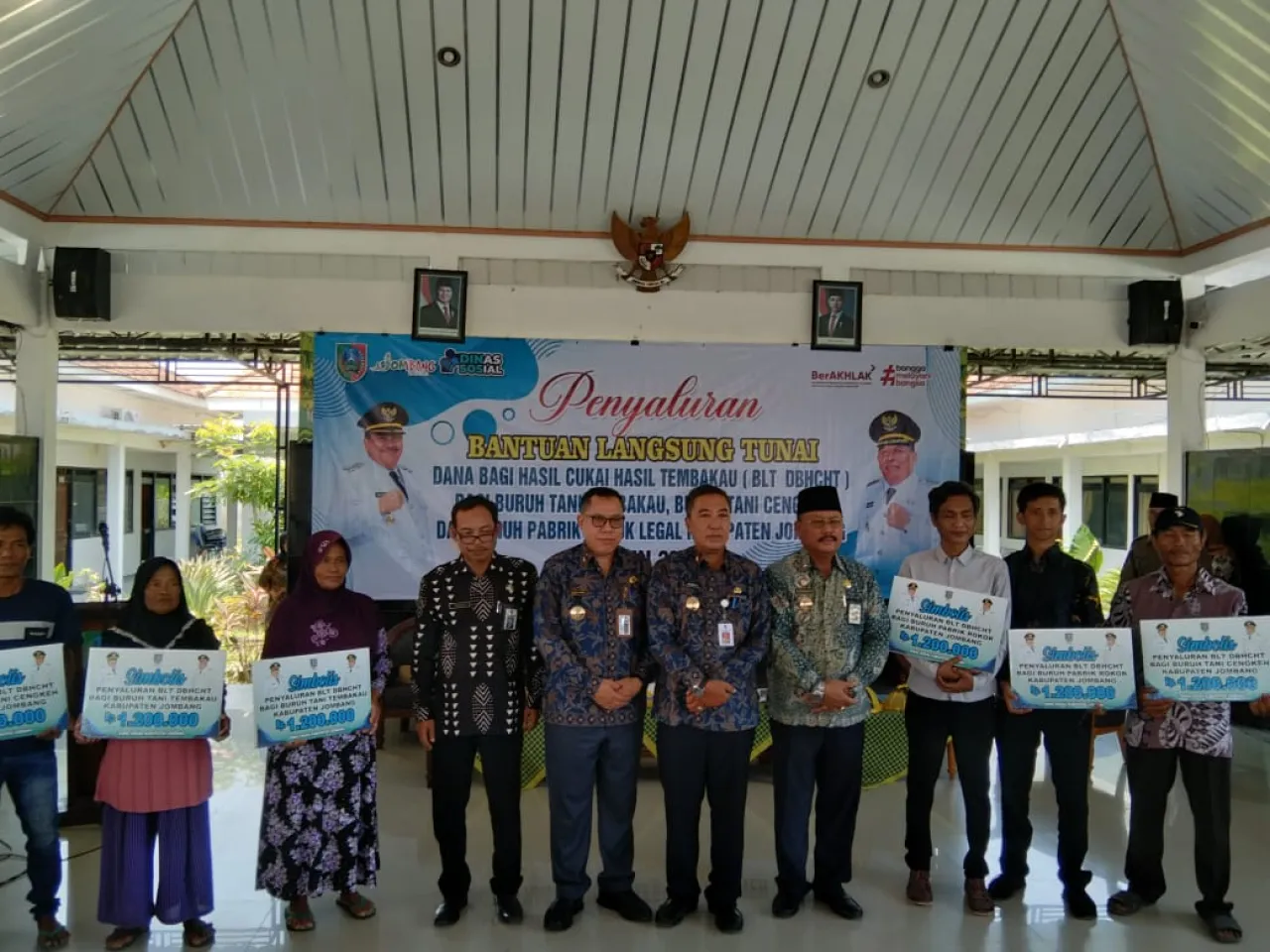 Penyaluran BLT DBHCHT 2025 di Kecamatan Plandaan, Ratusan Buruh Rokok dan Petani Terima Bantuan