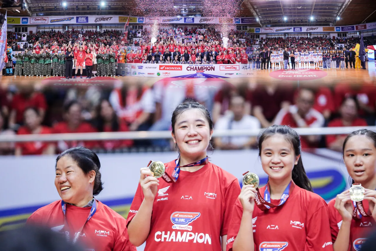 Dominasi SMA St. Louis 1 Surabaya, Juara Putra dan Putri Honda DBL East Java 2025
