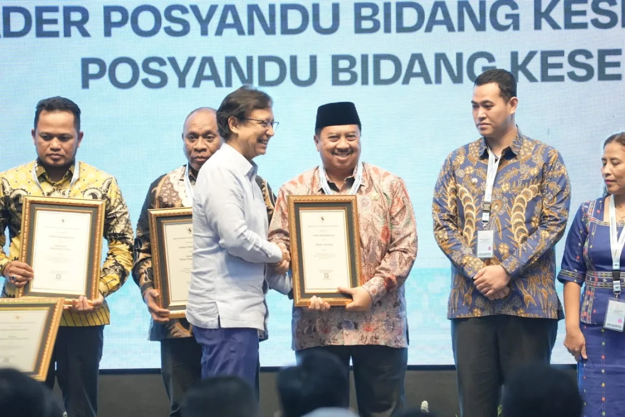 Kabupaten Jombang Menerima Penghargaan Intervensi Spesifik Stunting Terbaik Nasional 2025