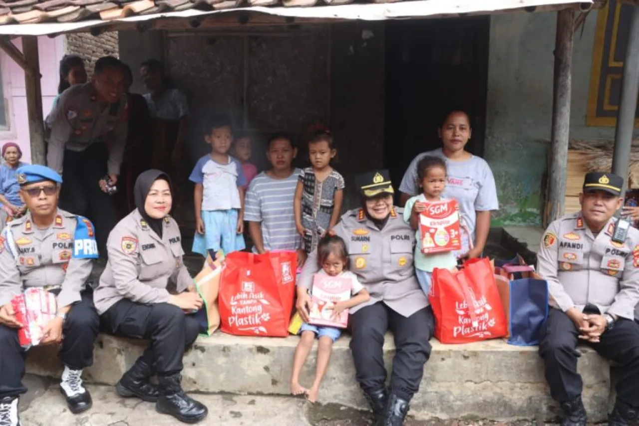 Kapolresta Cirebon Peduli Anak Asuh Stunting dan Hadirkan Senyum Kebahagiaan Untuk Anak-Anak