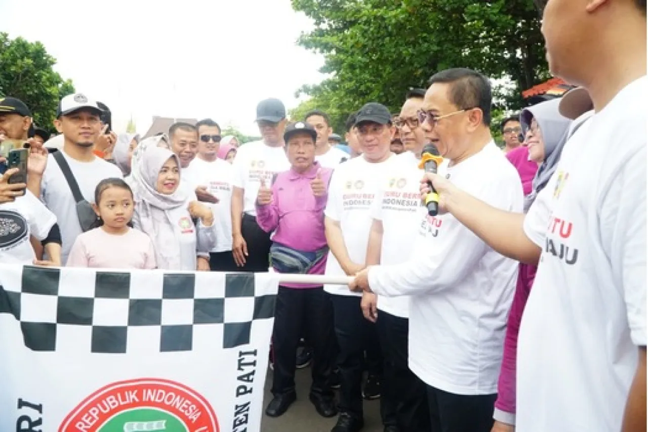 Bupati Sudewo Ikuti Jalan Sehat HGN, Tekankan Pentingnya Tata Kelola Pendidikan Berkualitas