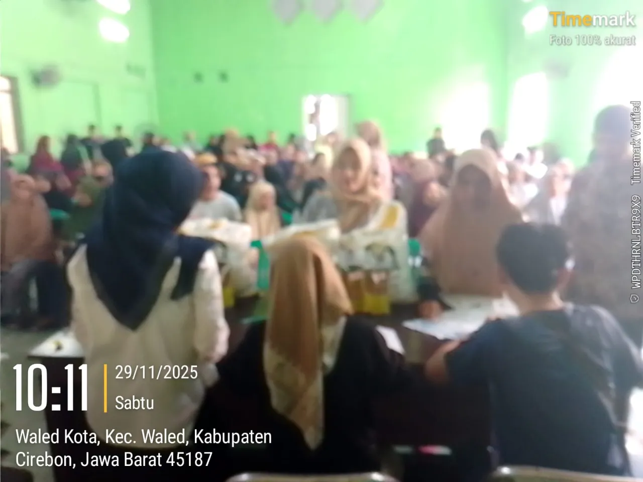 Penyaluran Beras Bantuan Pangan Tahun 2025 di Desa Waled Kota Berjalan Tertib dan Lancar