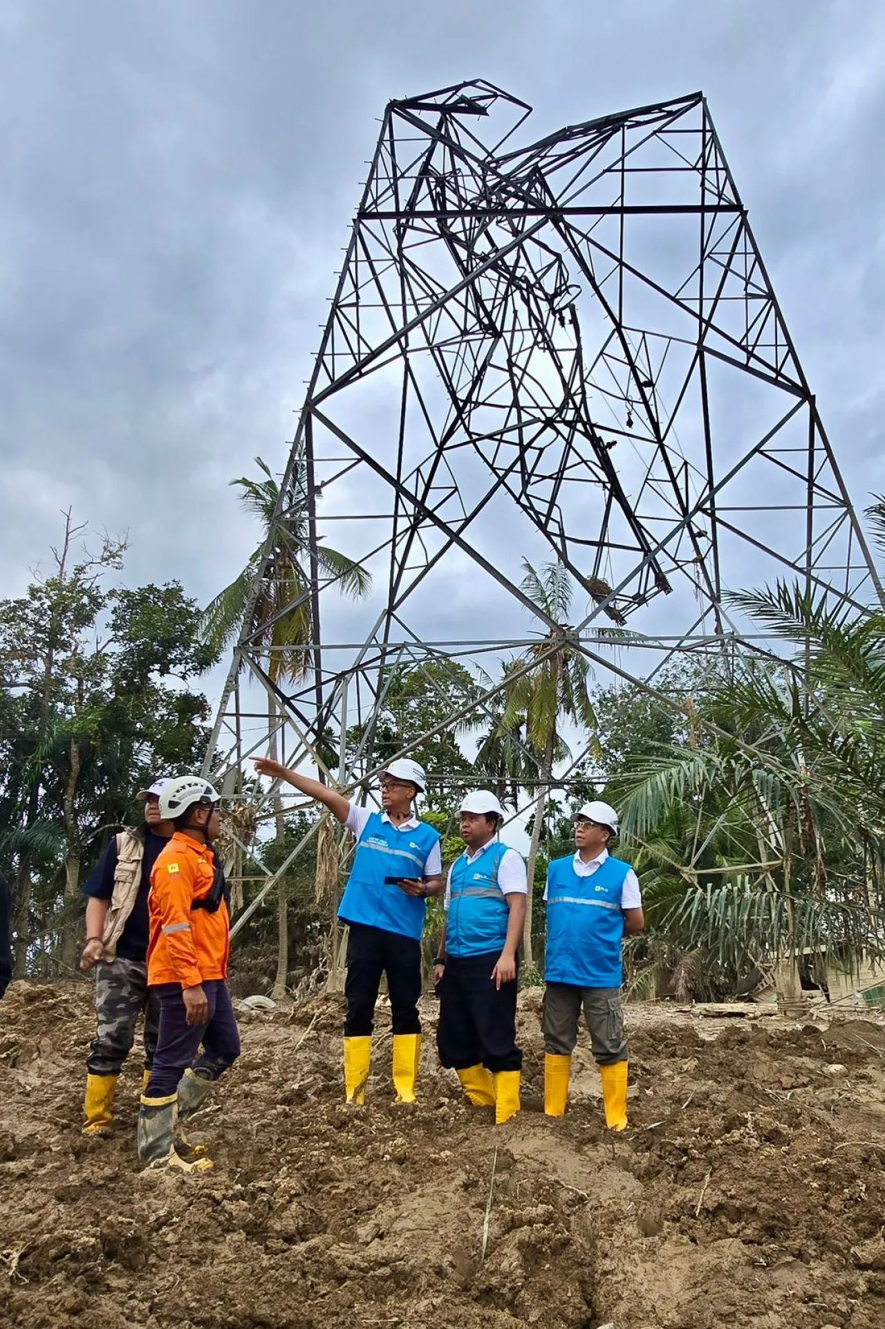 PLN Terus Kebut Siang Malam Perbaiki Jalur Listrik Langsa-Pangkalan Brandan, Penopang Pemulihan Kelistrikan Aceh