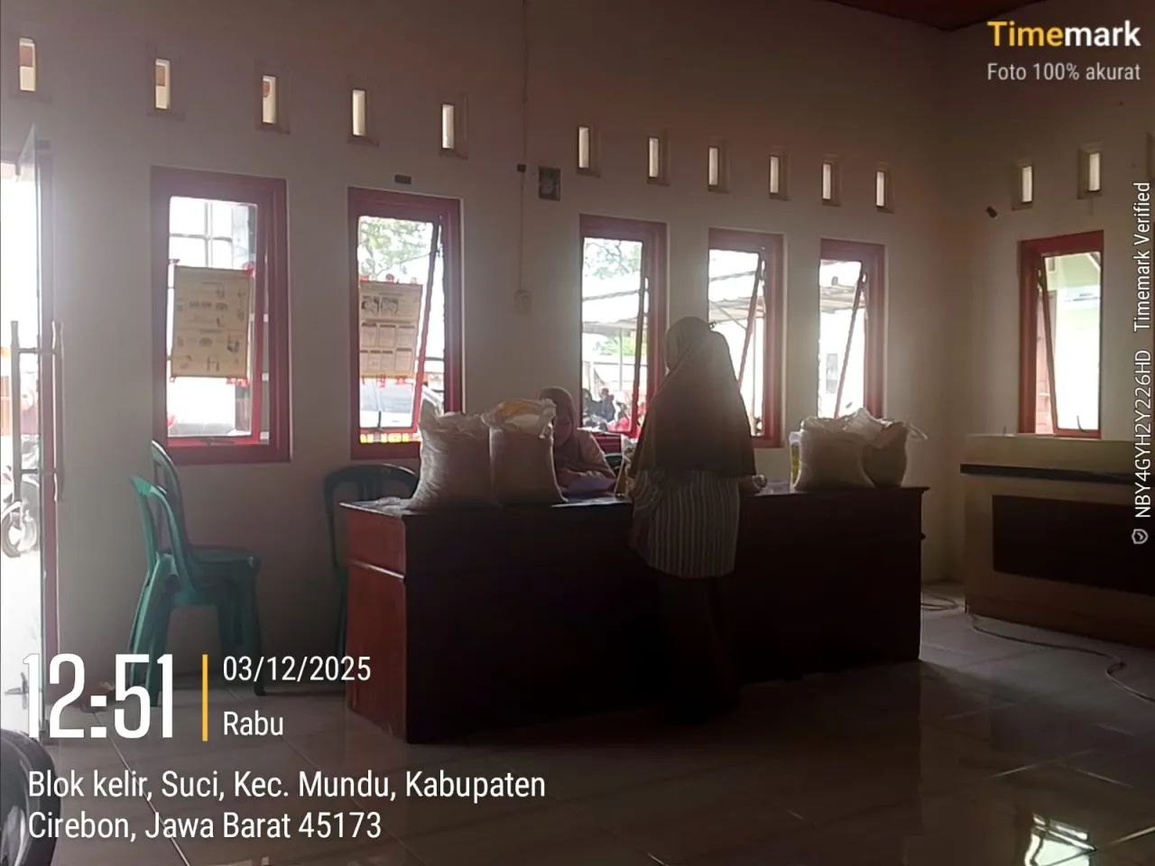 Penyaluran Bantuan Beras dan Minyak Goreng di Desa Suci Tahun 2025