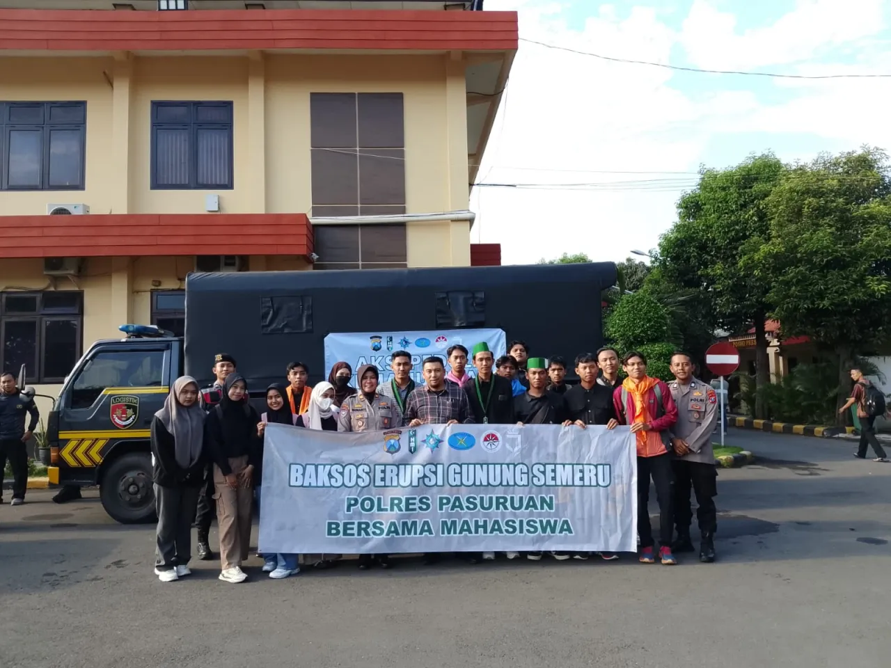 Polres Pasuruan dan Aliansi Mahasiswa Berangkatkan Bantuan untuk Korban Erupsi Semeru