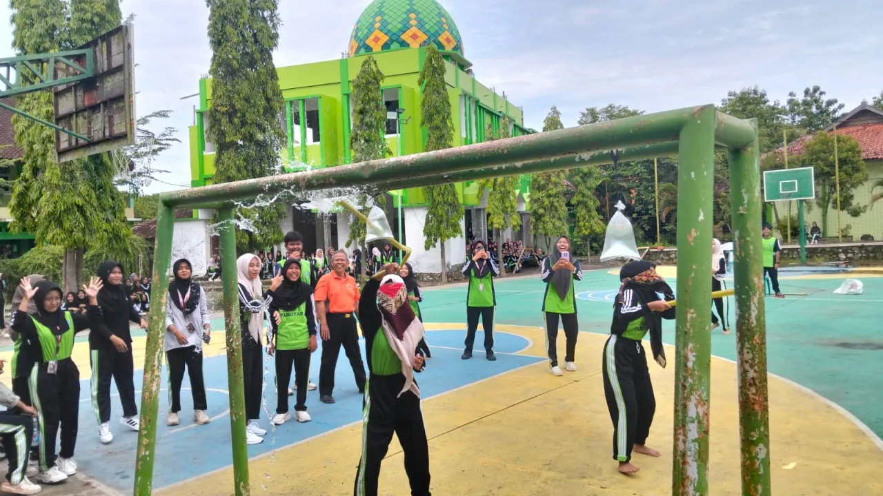 Usai Laksanakan UTS SMA Pamotan Gelar Metting Class