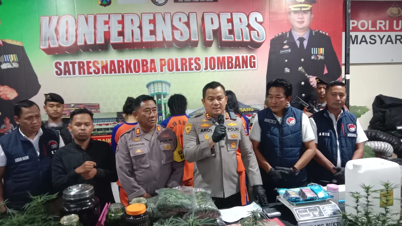 Polres Jombang Ungkap Kasus Narkotika, Ratusan Barang Bukti Dihadirkan Saat Konferensi Pers