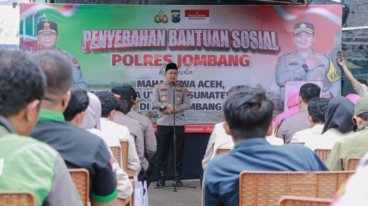Keluarga Besar Polres Jombang Berikan Bantuan Sosial kepada Mahasiswa Asal Aceh, Sumut, dan Sumbar
