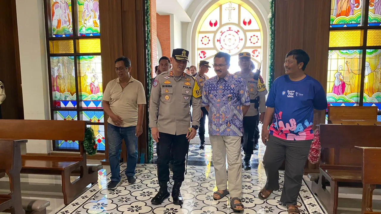 Polres Cirebon Kota Laksanakan Sterilisasi Gereja Jelang Misa Malam Natal