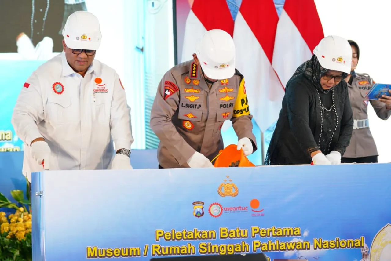 Kapolri Ziarah ke Makam Marsinah dan Letakkan Batu Pertama Museum Pahlawan Nasional di Nganjuk