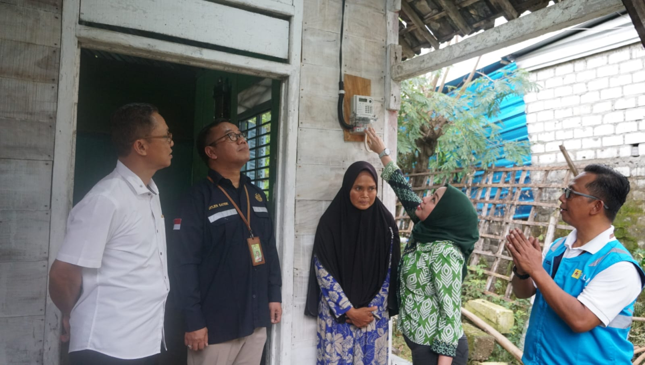 Lima Tahun Program Light Up The Dream: 29.109 Sambungan Listrik Gratis untuk Keluarga Pra-Sejahtera