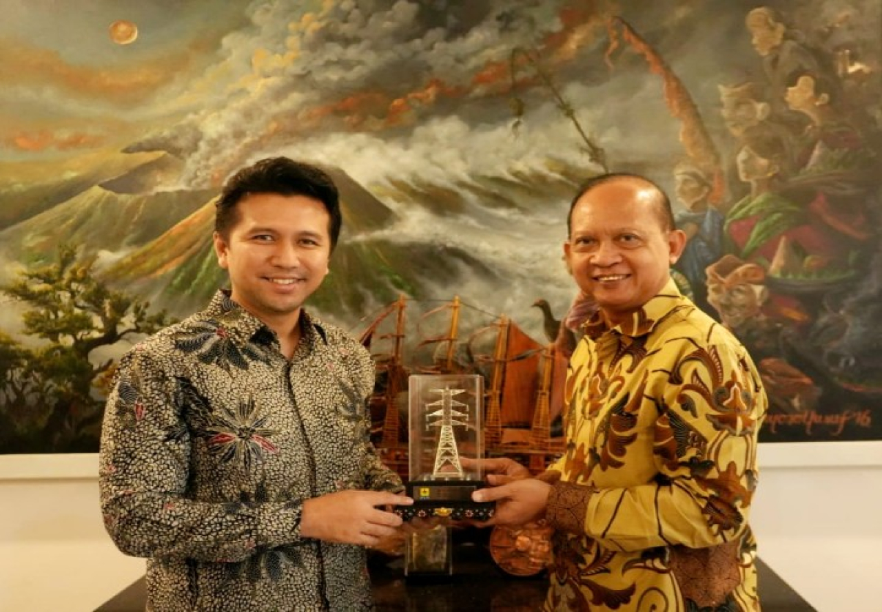 Keterangan Foto: General Manager PT PLN (Persero) UIP JBTB I Njoman Surjana D. dan Wakil Gubernur Jawa Timur Dr. H. Emil Elestianto Dardak, B.Bus., M.Sc.dalam Audiensi (19/03)