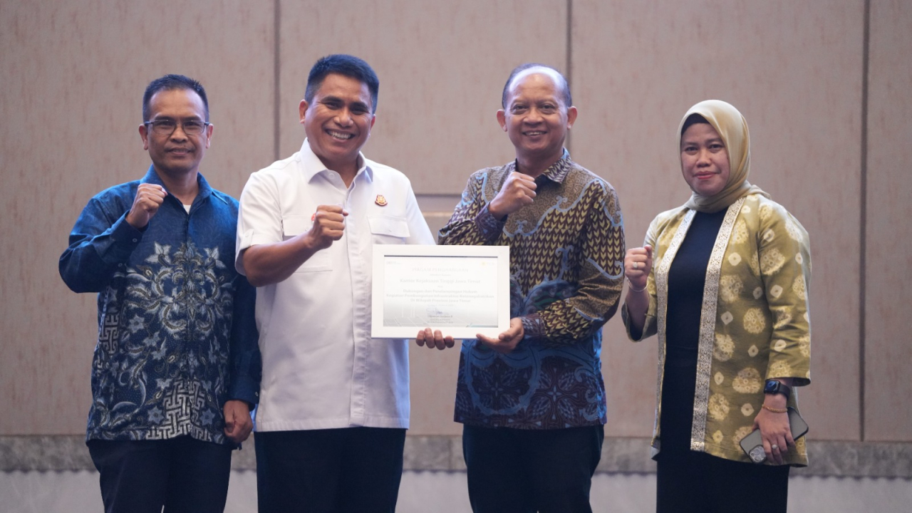 Jelang Idul Fitri, PLN UIP JBTB Berikan Apresiasi Kejati & Kejari Tersebar di Jatim, Dukung Proyek Infrastruktur Ketenagalistrikan