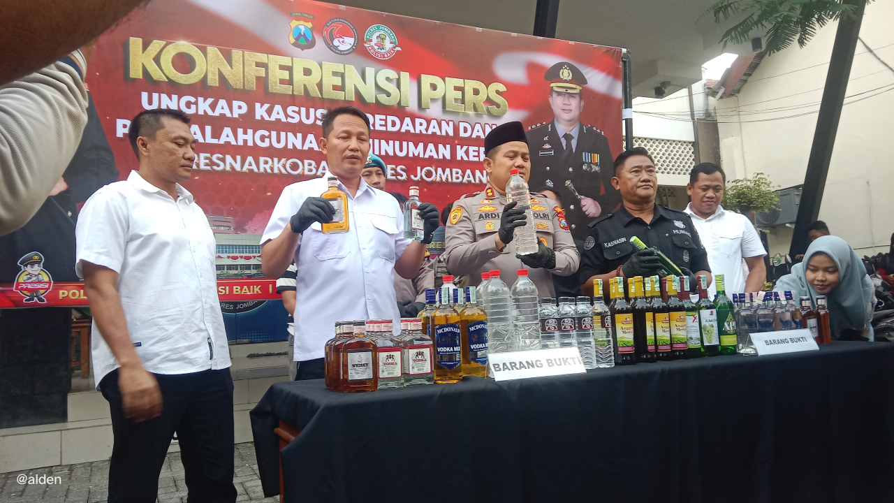 Polres Jombang Gagalkan Pengiriman Ratusan Botol Miras Asal Luar Daerah