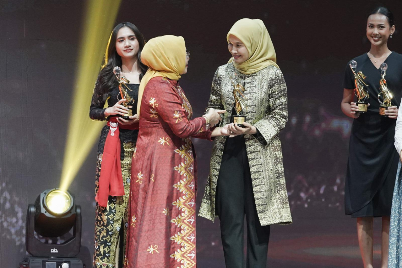 Hari Kartini, Dua Srikandi PLN Menginspirasi dengan meraih Penghargaan Tertinggi Women’s Inspiration Awards 2025 dari Menteri PPPA