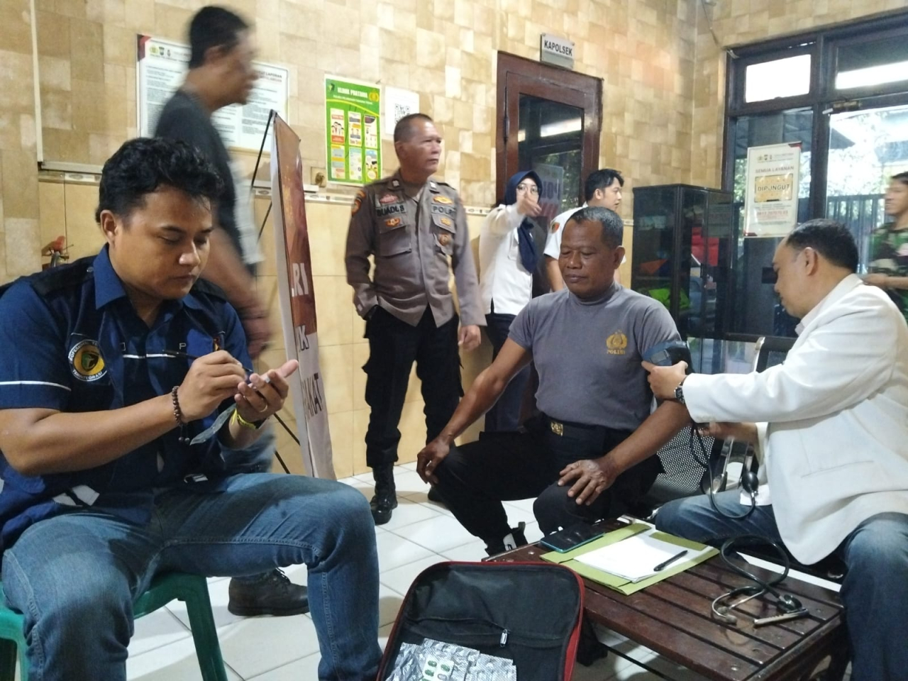 Polres Pelabuhan Tanjung Perak Prioritaskan Kesehatan Personel Melalui Yankesling dan Sosialisasi HMPV