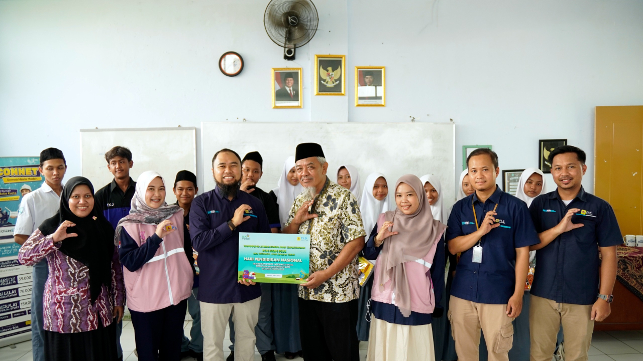 Rayakan Hari Pendidikan Nasional 2025, ICONNET & Srikandi PLN Icon Plus Jatim Gelar Aksi Mengajar dan Donasi di SMK Nurul Huda Tulangan