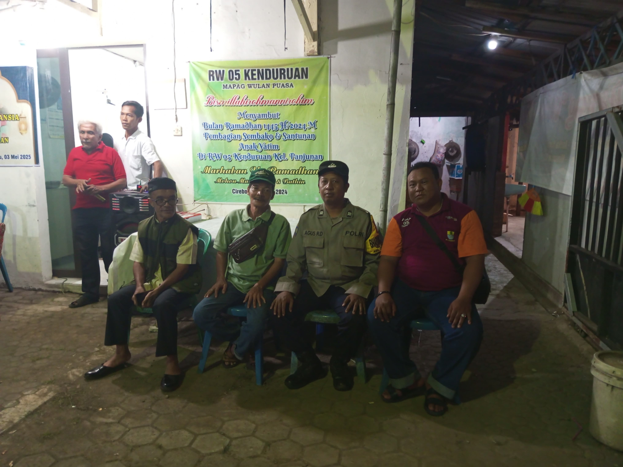 Jaga Kamtibmas, Bhabinkamtibmas Panjunan Polsek Lemah Wungkuk Polres Cirebon Kota Lewat Patroli Malam