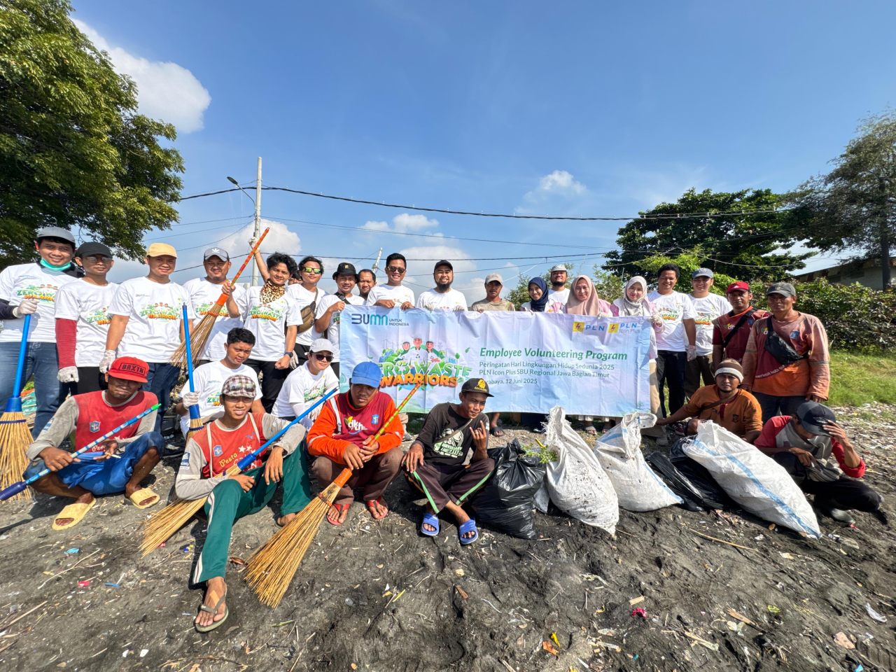 Gerakan Peduli Lingkungan " _Zero Waste Warriors_ ", Aksi Nyata PLN Icon Plus Jawa Timur Bersihkan Pesisir Surabaya di Hari Lingkungan Hidup Sedunia
