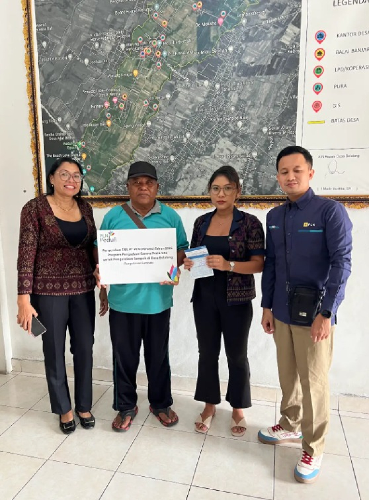 Program TJSL 2025 PLN UIP JBTB Beri Bantuan Program Pengadaan Sarana Prasarana untuk Pengelolaan Sampah di Desa Belalang