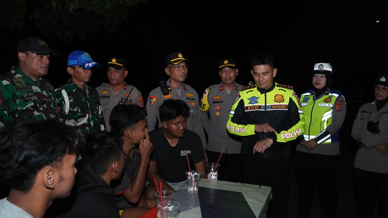 Kapolres Cirebon Kota Pimpin Patroli Edukasi Jam Malam, Wujudkan Generasi Panca Waluya Jawa Barat Istimewa