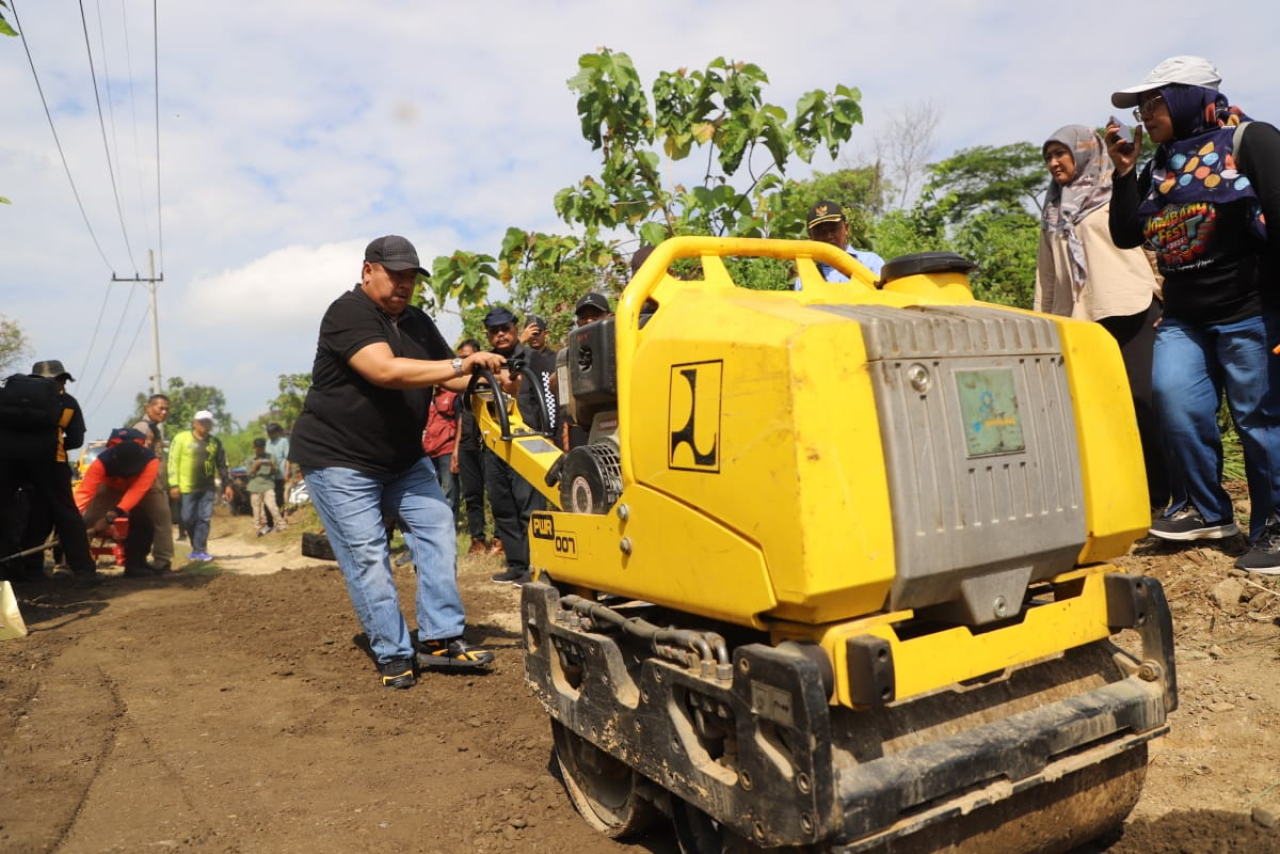 Kunjungan Bupati Jombang ke Proyek Perbaikan Jalan di Jipurapah Plandaan