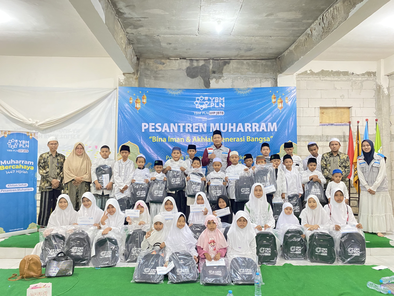 Semarak Kemerdekaan, Pesantren Muharram YBM PLN UIP JBTB di Mamba'ul Hikmah Gresik: Santri Yatim Antusias Ikuti Ngaji dan Edukasi Zakat."