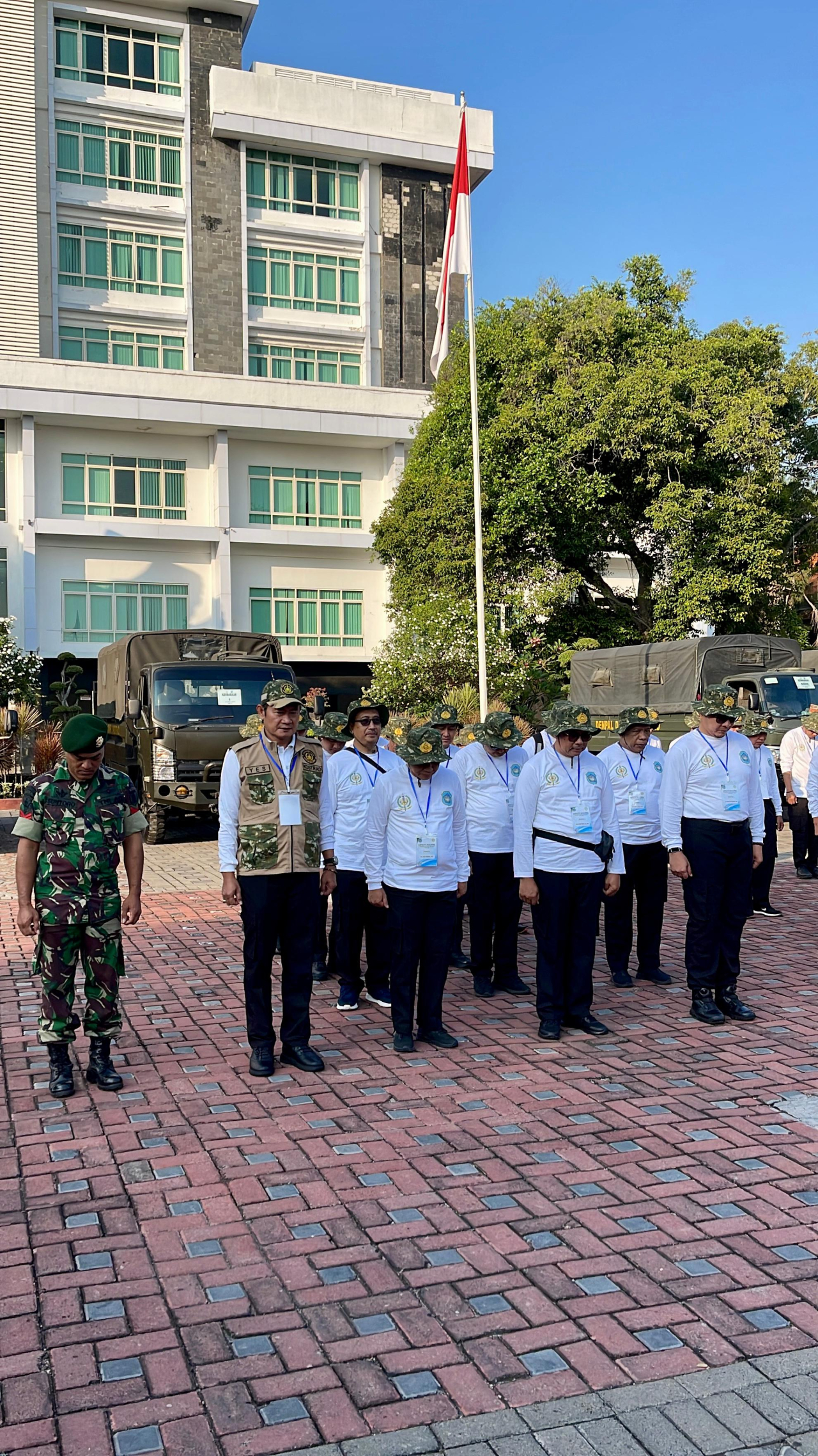 Bupati Memberangkatkan Camat Dan OPD Ikuti Retreat Ke Madivif 2 Kostrad Kompleks