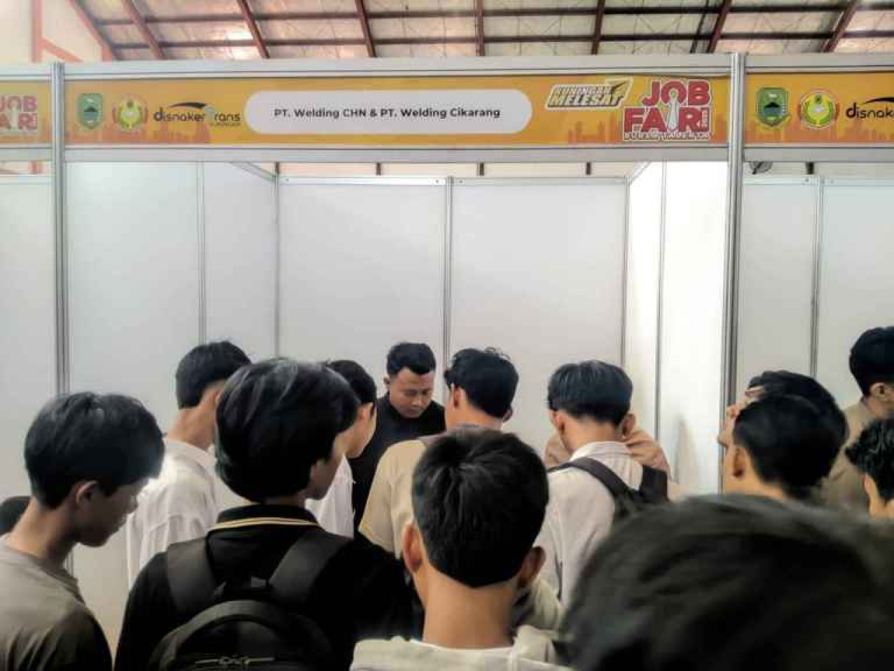 Diserbu Pencari Kerja, 300 Kuota di PT karawang dan Cikarang Dipenuhi Antrian