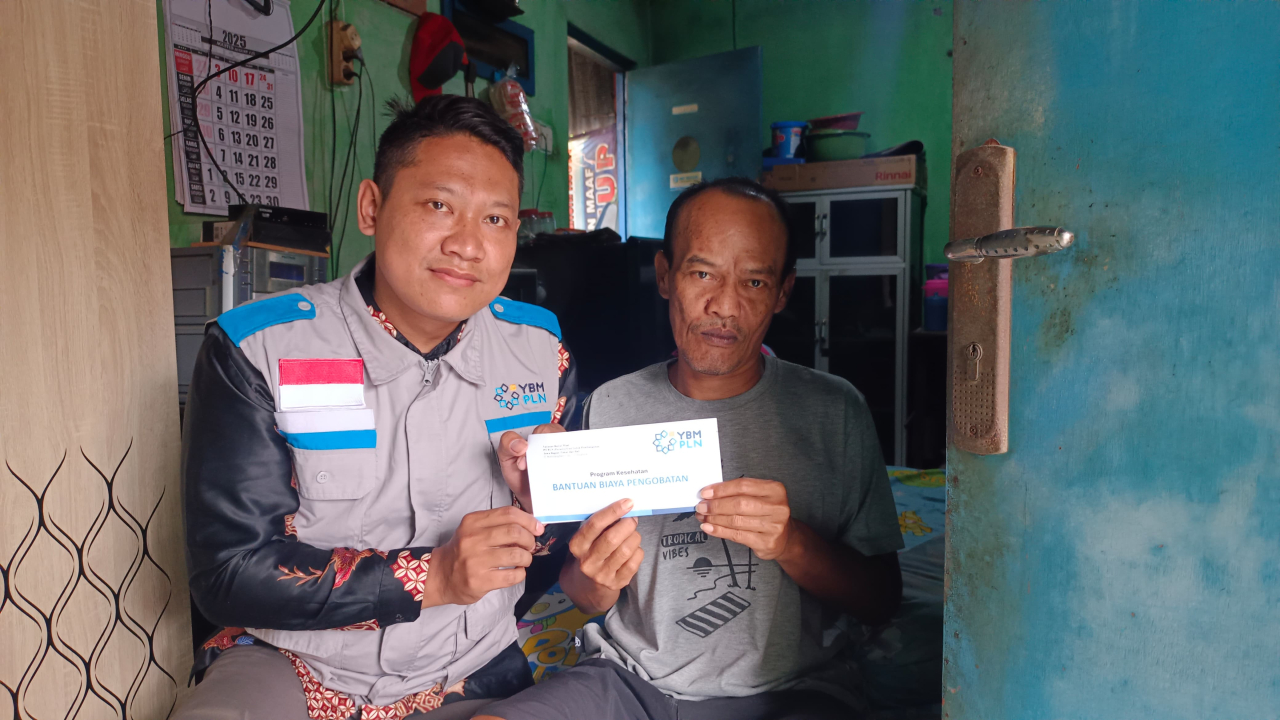 "YBM PLN UIP JBTB menyalurkan bantuan biaya pengobatan bagi warga kurang mampu di Surabaya dan Sidoarjo, sebagai wujud kepedulian terhadap sesama yang tengah berjuang melawan penyakit."
