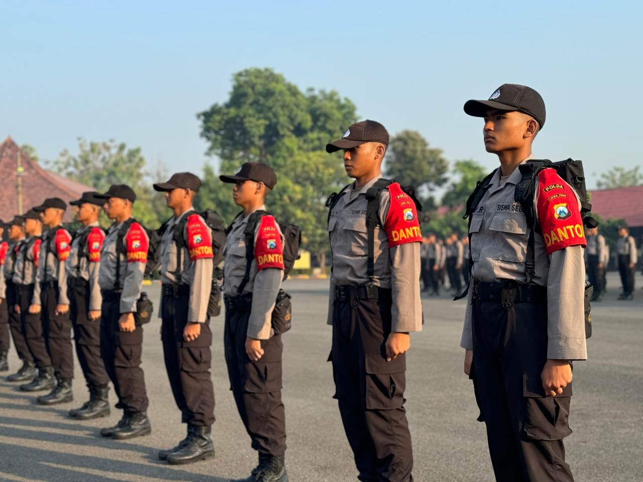 Serasa di Akademi Internasional, Komando 'Roll Call Begin!' Menggema